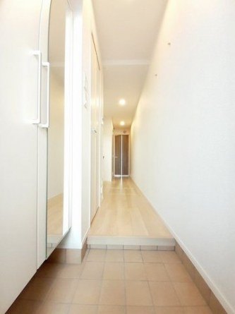 収納もある玄関です