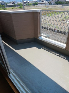 外からの目が気にならないバルコニーで洗濯物が干せます