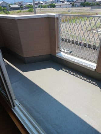 外からの目が気にならないバルコニーで洗濯物が干せます