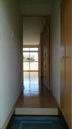 収納もある玄関です