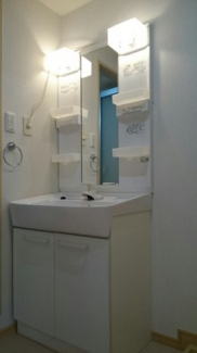 明るい洗面所です