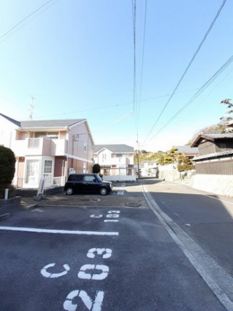 駐車場があるので、車を買う予定の方も安心です