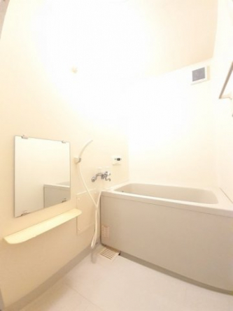 コンパクトで使いやすいお風呂です