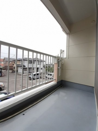 お洗濯にも便利なバルコニー付き