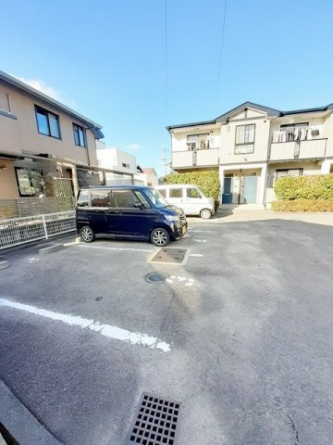 駐車場があるので、車を買う予定の方も安心です