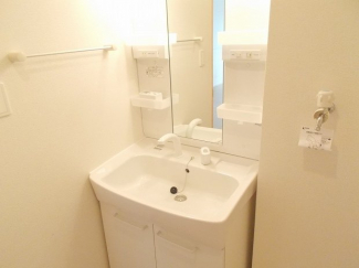 明るい洗面所です