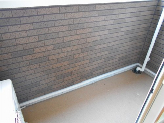 お洗濯にも便利なバルコニー付き