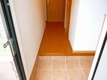 明るい玄関です