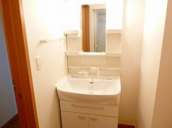 明るい洗面所です