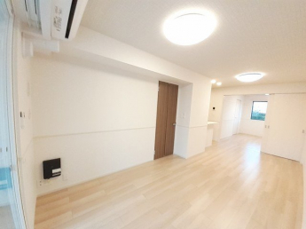 こちらのリビングで趣味の時間をお楽しみください