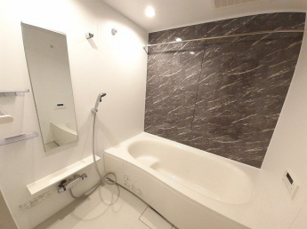 落ち着いた空間のお風呂です