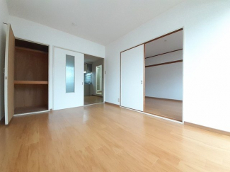 ゆったり過ごせる居間です