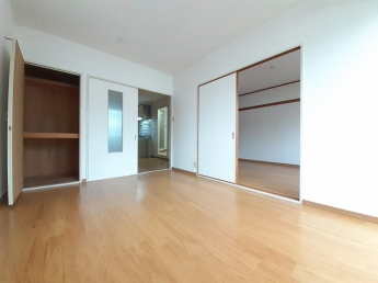 ゆったり過ごせる居間です