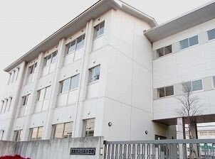 白浜小学校まで1320m