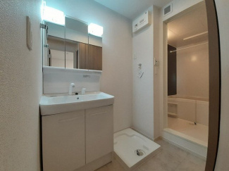 明るい洗面所です