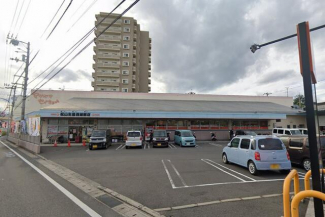 松山生協西雄郡店まで811m