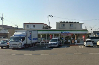 ファミリーマート松山針田店まで585m