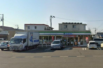 ファミリーマート松山針田店まで585m