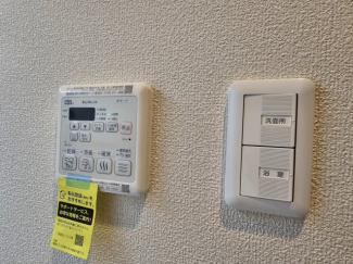 浴室乾燥機付きなので室内でも洗濯物を干すことが出来ます