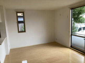 13.21帖のLDKです。角部屋なので2面窓があります