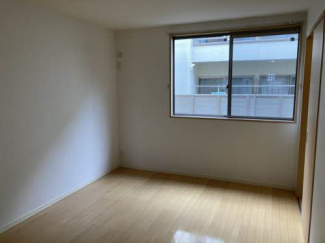 7.4帖のゆったりとした寝室です