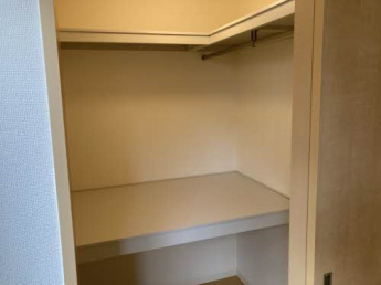 ウォークインクローゼットですよ♪