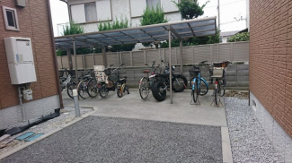 屋根付きの駐輪場です