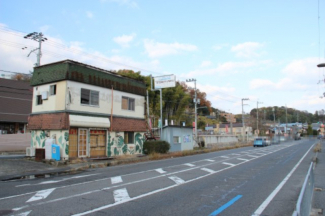 2025年12月撮影　前面道路東側