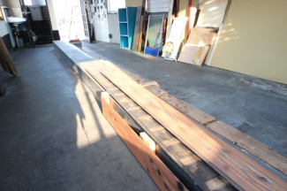 2025年12月撮影　二階足元構築物