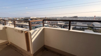 南側の眺望も綺麗に抜けているので解放感があります。