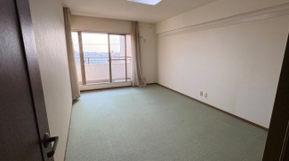 洋室は床、壁、天井をお好きなクロスやフローリングにリフォームして頂けます。