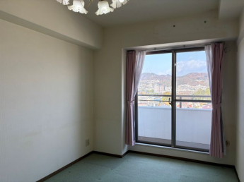 洋室は床、壁、天井をお好きなクロスやフローリングにリフォームして頂けます。