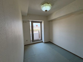 洋室は床、壁、天井をお好きなクロスやフローリングにリフォームして頂けます。