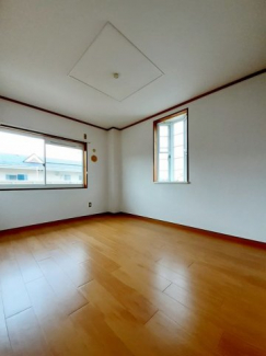 明るい色調の室内です