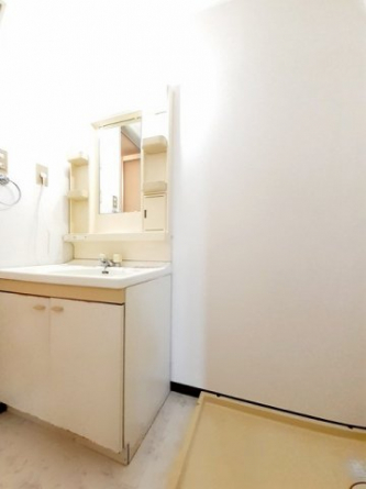 明るい洗面所です