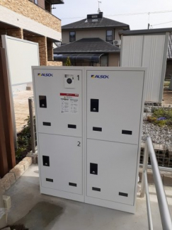 宅配ボックスがあります