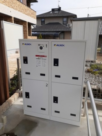 宅配ボックスがあります