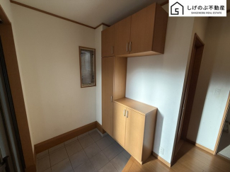玄関横には大家族にも対応可能なシューズクローゼットが完備されています。