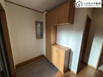 玄関横には大家族にも対応可能なシューズクローゼットが完備されています。