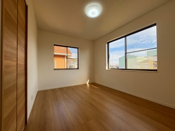 洋室約6.0帖（東側）