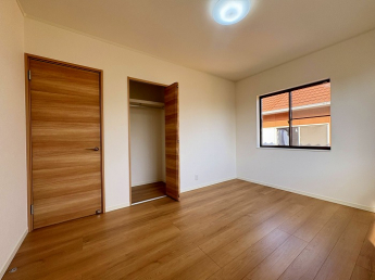 洋室約6.0帖（東側）