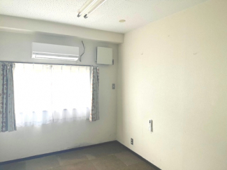 1階にはこのような洋室が4室ございます。