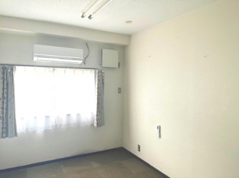 1階にはこのような洋室が4室ございます。