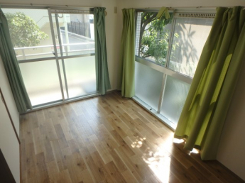 こちらのリビングで趣味の時間をお楽しみください