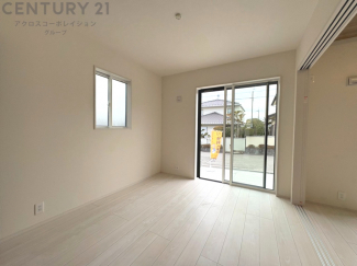 創造性や成長を促す遊びの空間を提供。学習や趣味に集中できる環境を整えます。個別のプライベートスペースは自己表現と自立心を育み、心地よい睡眠環境を整えリラックスできる場所を提供。