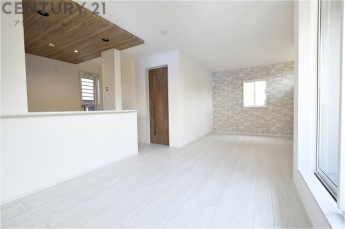 リビングダイニングは家族や友人とのコミュニケーションを楽しむ場所でくつろぎながら食事や会話を楽しめ、多目的に利用できリラックスできる空間です。家庭内の中心として機能し、快適な生活をサポートします。