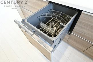 手洗いに比べて時間や労力を節約できることです。また、高温のお湯で洗浄されるため、雑菌や細菌を殺菌する効果もあります。さらに、乾燥機能があるため、手で拭く手間も省け衛生的に保管できます。