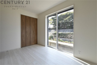 子供部屋…創造性や成長を促す遊びの空間を提供。学習や趣味に集中できる環境を整えます。個別のプライベートスペースは自己表現と自立心を育み、心地よい睡眠環境を整えリラックスできる場所を提供。