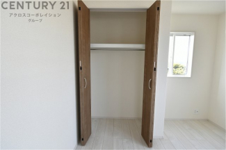 衣類やアクセサリー、小物類の収納が便利で整理整頓がしやすく、部屋の美観を保ちつつ、スペースを最大限に活用できます。衣服のしわやダメージを防ぎ、長持ちさせることができます。