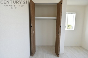 衣類やアクセサリー、小物類の収納が便利で整理整頓がしやすく、部屋の美観を保ちつつ、スペースを最大限に活用できます。衣服のしわやダメージを防ぎ、長持ちさせることができます。